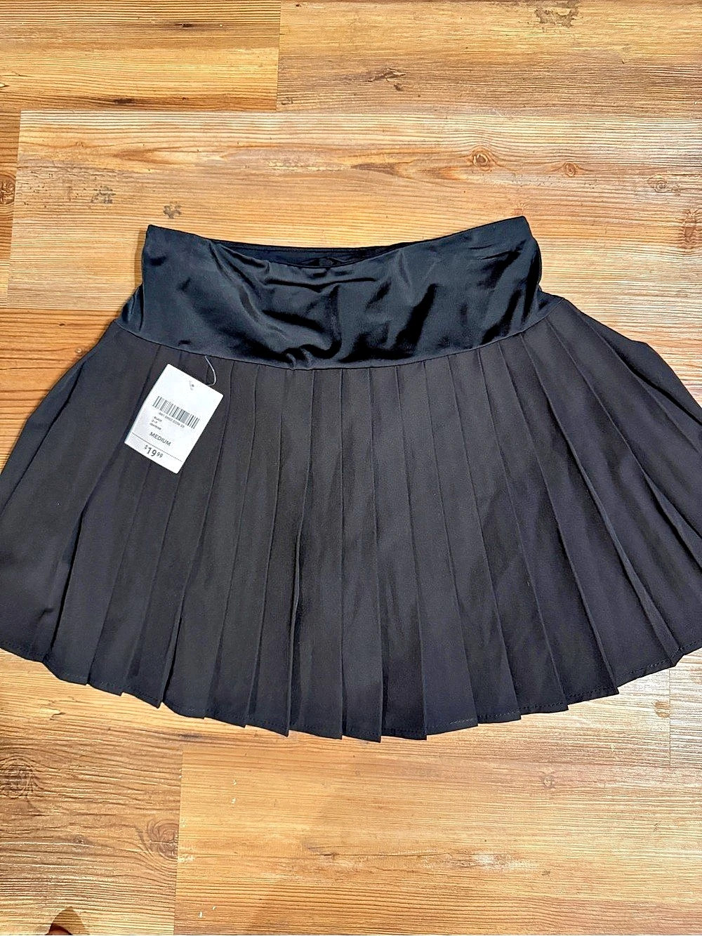 Forever 21 Pleated Mini Skirt in Black Size Medium NWT